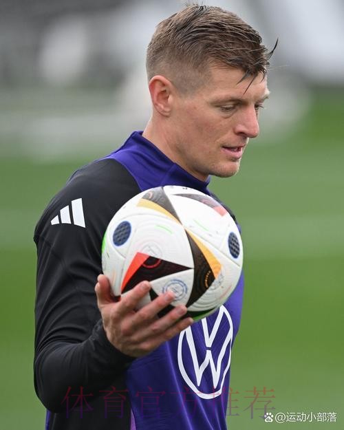 本泽马将首发对阵利物浦 克罗斯琼阿梅尼因病未训练 本泽马将首发对阵利物浦 克罗斯琼阿梅尼因病未训练